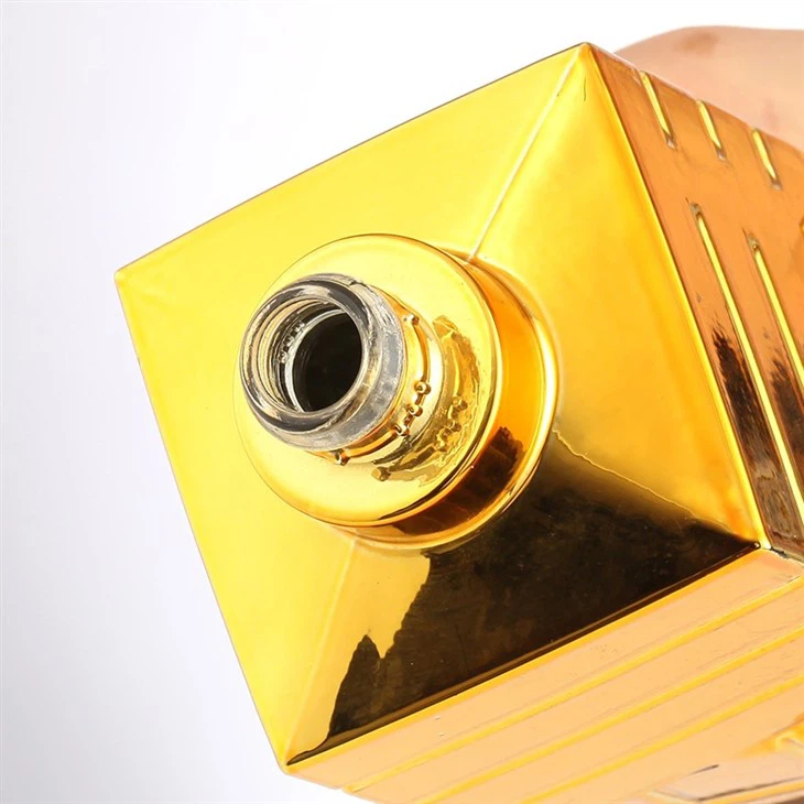 Competitive Price Golden Checkered Design Square Bottle 500 ML